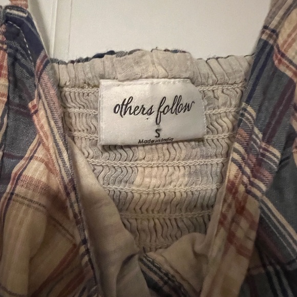 Cute patterned dress with buttons - Picture 2 of 4